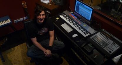 El compositor paraguayo Fran Villalba, en su estudio de Asunción.