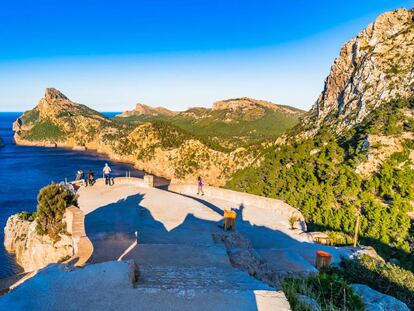 El Mirador de Sa Creueta o Colomer, en la punta de la Nao de Formentor (Mallorca), permite avistar un entorno natural realmente privilegiado.
