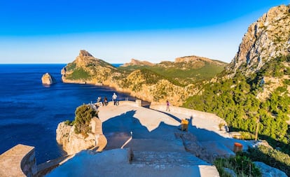 El Mirador de Sa Creueta o Colomer, en la punta de la Nao de Formentor (Mallorca), permite avistar un entorno natural realmente privilegiado.