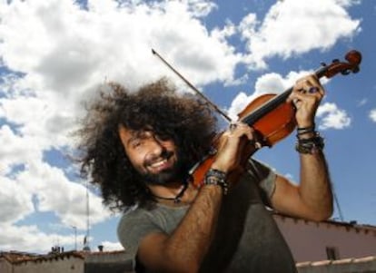 Ara Malikian, en su casa de Madrid.