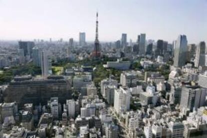 En la imagen, edificios de oficinas en el centro de Tokio (Japón). EFE/Archivo