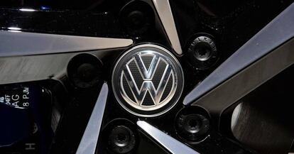 Logo de Volkswagen en un VW Passat GTE