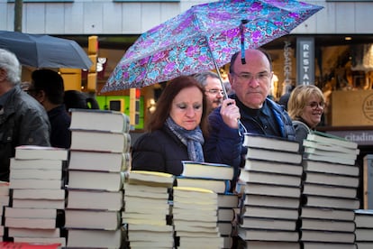 Una parada de libros durante el día de Sant Jordi de 2019