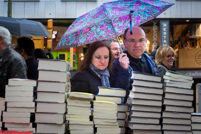 Una parada de libros durante el día de Sant Jordi de 2019