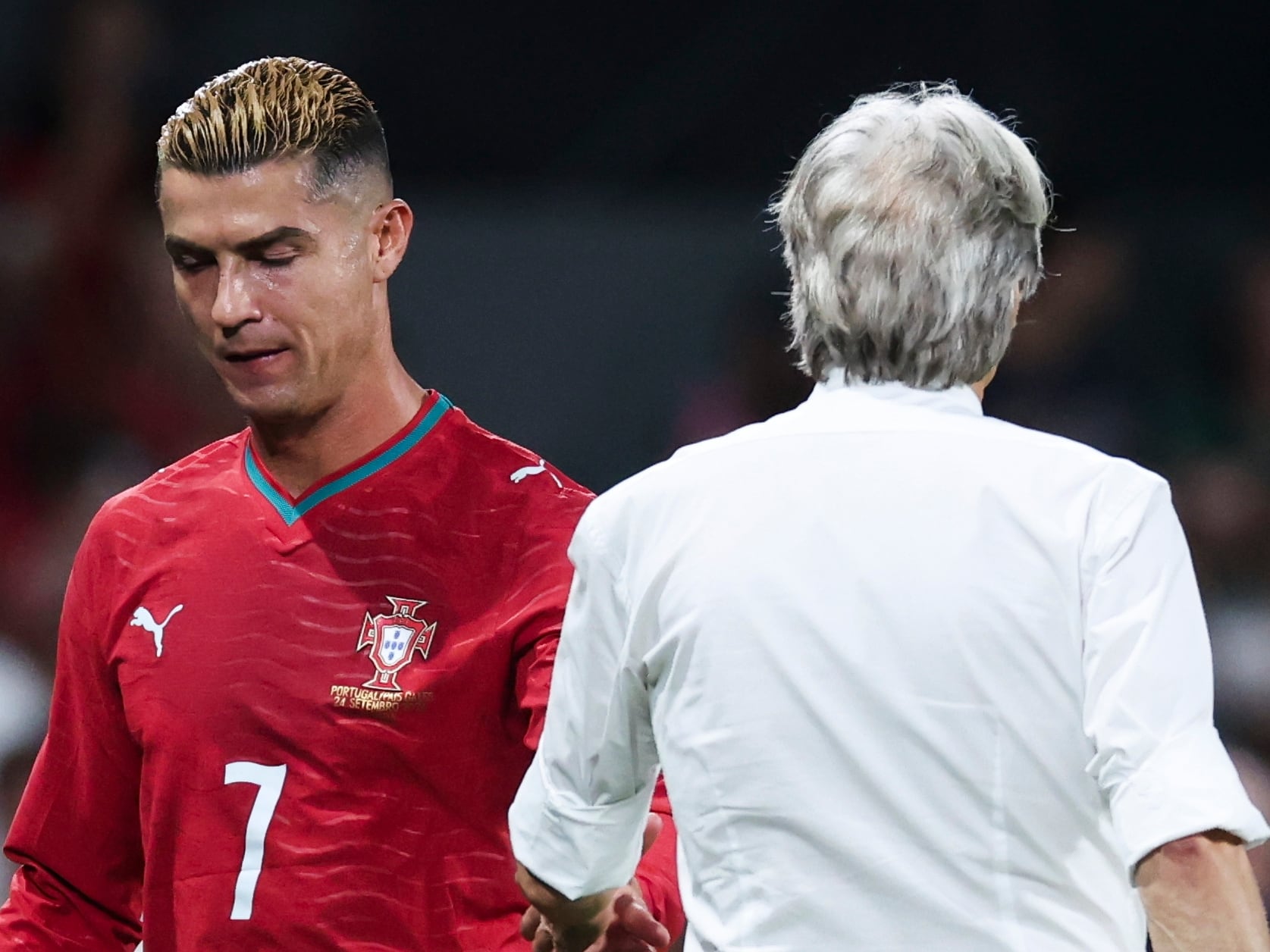 Cristiano Ronaldo en un partido junto al seleccionador Jorge Jesus.