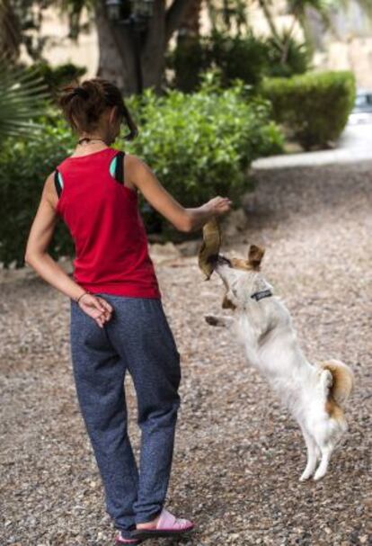 Gabriela plays with Chispa in the nuns’ Almería refuge.