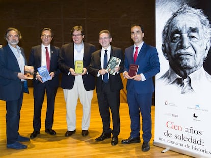 De izquierda a derecha, Antonio Rubio, Juan Manuel Uribe, Jaime Abello, Jaume Giró y Javier Ramos, en el curso 'Cien años de soledad: una caravana de historias', este viernes en el CaixaForum Madrid.