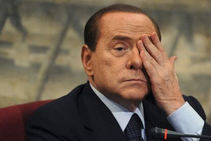 El primer ministro italiano, Silvio Berlusconi, en la presentación de un libro en Roma el jueves.