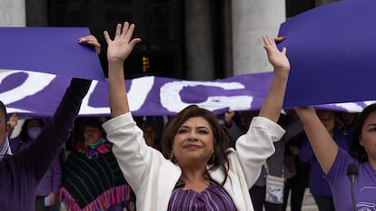 Clara Brugada frente al Palacio de Bellas Artes en Ciudad de México, el 17 de octubre.