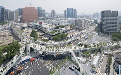 Skygarden reúne 228 espécies de árvores e plantas locais no centro de Seul.