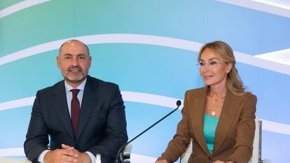 El consejero delegado de FCC, Pablo Colio, junto a la presidenta del grupo, Esther Alcocer.