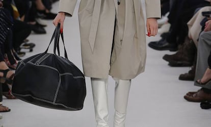 Bolso de Balenciaga en el desfile primavera/verano 2017.