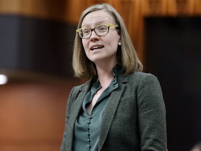 Karina Gould durante una intervención en el Parlamento en Ottawa, Ontario, Canadá.