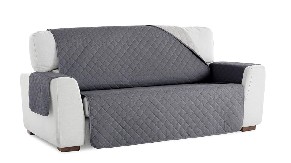Cubre sofá acolchado con protección antiácaros.