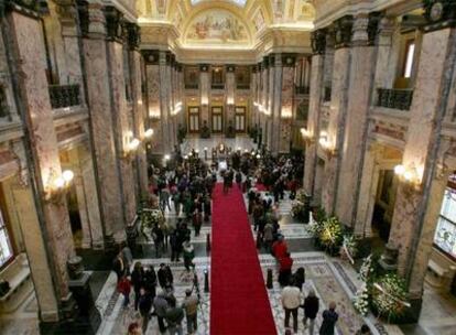 Vista del salón del Parlamento uruguayo, donde se instaló la capilla ardiente de Mario Benedetti.