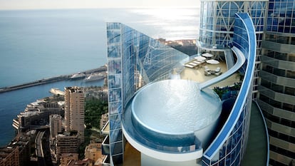 The Sky Penthouse, located atop the Odéon de Montecarlo tower, is the work of architect Alexandre Giraldi and interior designer Alberto Pinto.