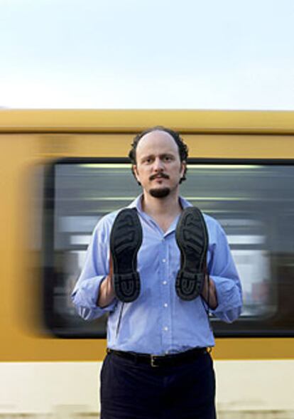 Jeffrey Eugenides (Detroit, 1960), hijo de inmigrantes griegos, vive actualmente en Berlín.