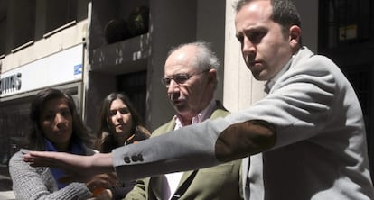 Rodrigo Rato walking out of his Madrid home on Sunday.