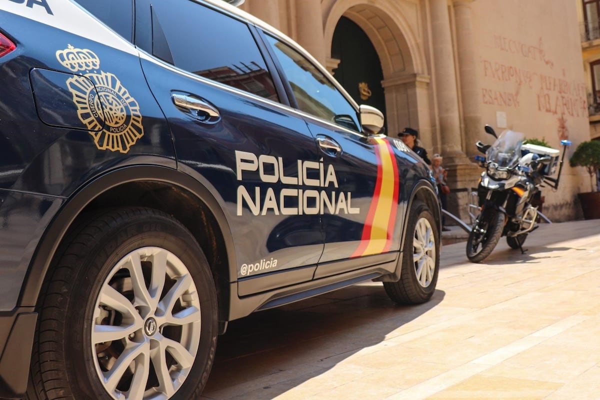 La policía investiga como violencia machista el hallazgo del cadáver de un hombre y una mujer en Alicante | Sociedad
