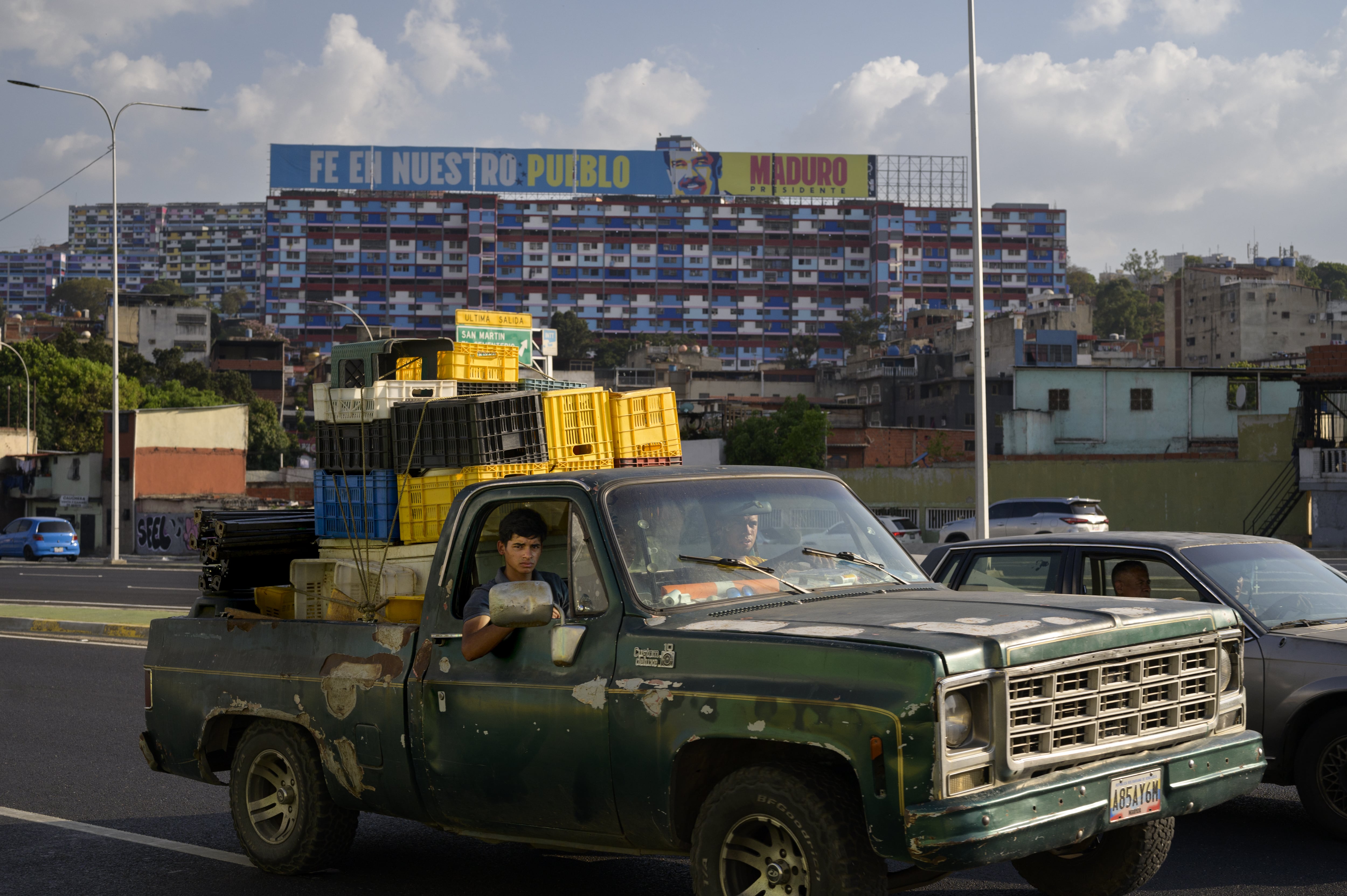 La amenaza militar de Estados Unidos precipita la incertidumbre económica y agrava la crisis inflacionaria en Venezuela