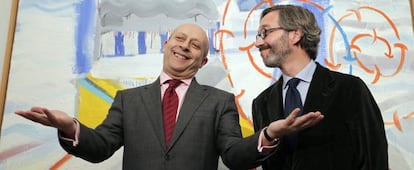 El ministro de Cultura junto a su secretario de Estado en una exposición.