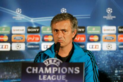 Mourinho, en la sala de prensa del Lyon.