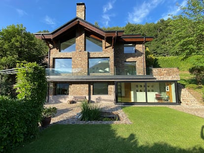 Fachada de Galería Alta, ubicada en medio del Pirineo Andorrano.