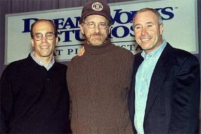 Los fundadores de DreamWorks, de izquierda a derecha, J. Katzenberg, S. Spielberg y D. Geffen.