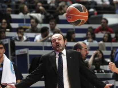 El entrenador de Asefa Estudiantes, Trifon Poch, se lamenta