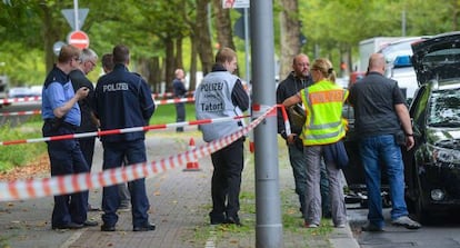 La polic&iacute;a busca pruebas despues del apu&ntilde;alamiento, hoy en Berl&iacute;n