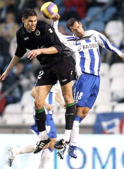 Lopo disputa un balón con Zigic