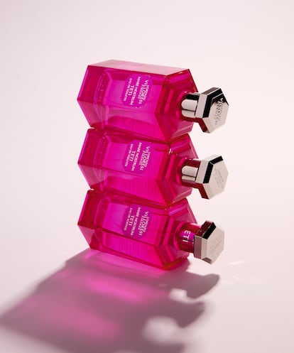 Tres frascos del 'eau de toilette' Teti, de la colección Mare Nostrum de LORENZO VILLORESI; una colorida y vibrante fragancia floral y afrutada, pero en la que el nariz ha buscado que no se identifique ninguna nota concreta.