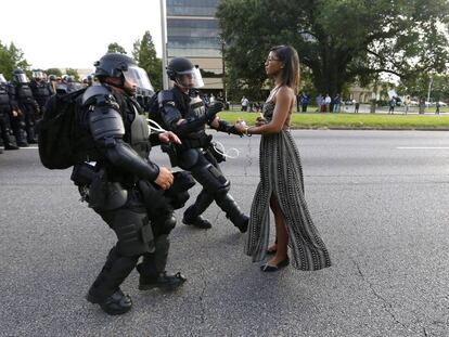 A manifestante Ieshia Evans, detida em julho em Baton Rouge (Luisiana)