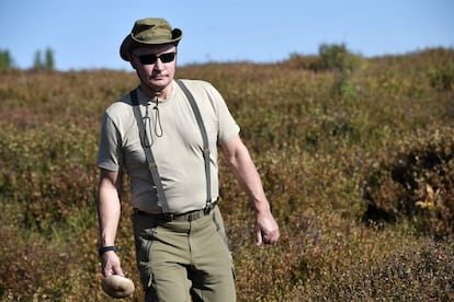 El presidente ruso, Vladímir Putin, caminando durante la visita a Tuva, el 26 de agosto.