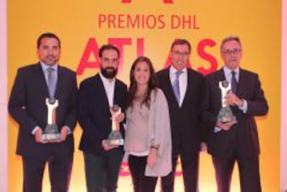 Foto de familia de los premiados.