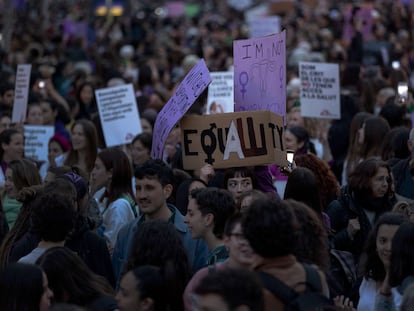 Manifestación feminista del 8-M de 2023, en Barcelona.