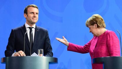 La canciller alemana, Angela Merkel, y Emmanuel Macron, hoy en Berl&iacute;n.