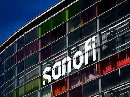 El logotipo de la farmacéutica francesa, Sanofi en Lyon (Francia) el 30 de septiembre de 2023.