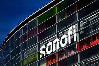 El logotipo de la farmacéutica francesa, Sanofi en Lyon (Francia) el 30 de septiembre de 2023.