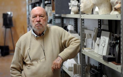 El escultor José Luis Sánchez Fernández, en mayo de 2009, en su estudio de Pozuelo de Alarcón.