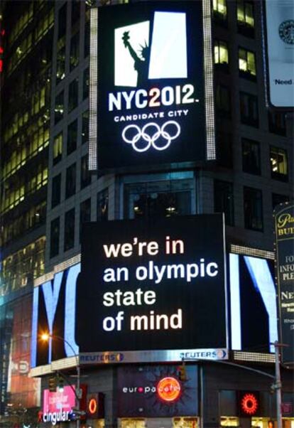 Un cartel de los Juegos en Times Square.
