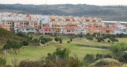 Imagen de Costa Esuri y el campo de golf que le rodea.