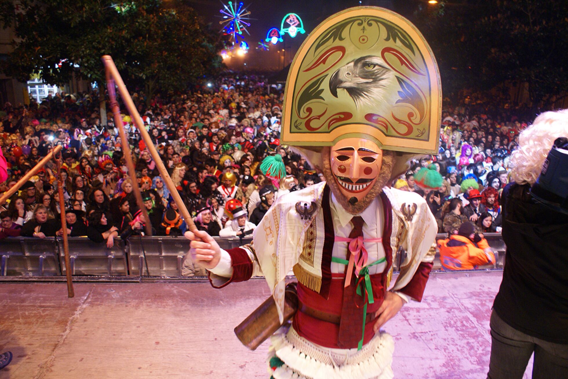 Cuernos de animales, pieles reales y sonrisas terroríficas: el misterioso  origen de los carnavales ancestrales del Norte de España | Moda | S Moda |  EL PAÍS