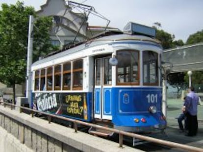 Uno de los singulares tranvías de La Coruña.