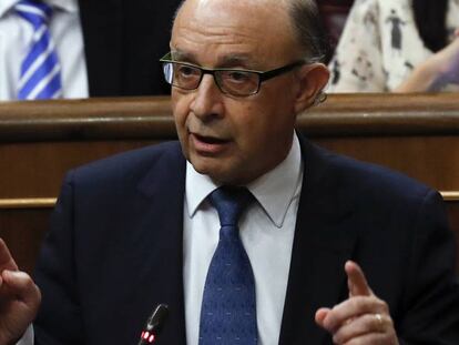 El ministro de Hacienda y Funci&oacute;n P&uacute;blica, Crist&oacute;bal Montoro, en el Congreso.