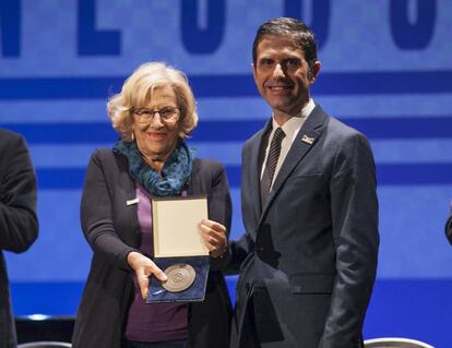 Manuela Carmena y Javier Rodríguez, en Alcalá de Henares.