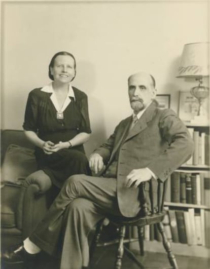 El poeta Juan Ram&oacute;n Jim&eacute;nez junto a su esposa, Zenobia Camprub&iacute;, en su casa de Washington, en 1943.