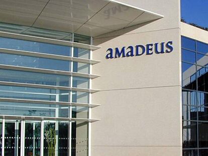 Amadeus pierde 356 millones y anuncia recortes de costes por 550