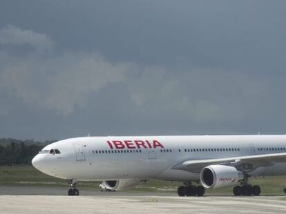 Vista del un avi&oacute;n de la aerol&iacute;nea espa&ntilde;ola Iberia. 