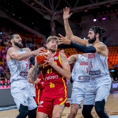 Juancho Hernangómez intenta una canasta durante el Georgia-España del Eurobasket 2025
REMITIDA / HANDOUT por ALBERTO NEVADO
Fotografía remitida a medios de comunicación exclusivamente para ilustrar la noticia a la que hace referencia la imagen, y citando la procedencia de la imagen en la firma
28/08/2025